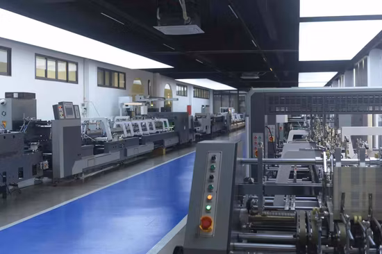 Macchina per la formatura di tazze di caffè in carta